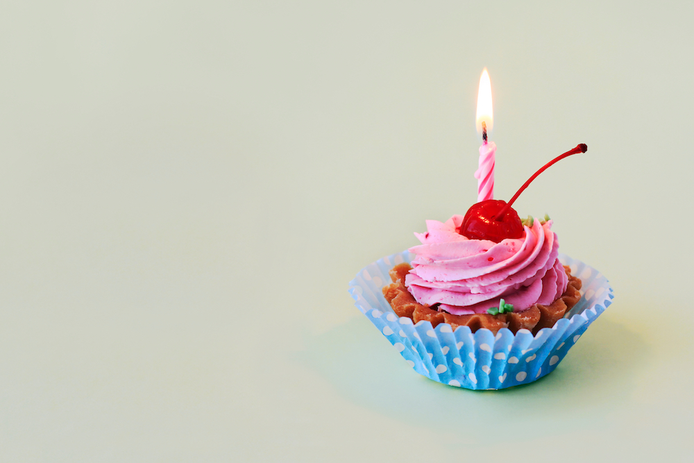 Vier tips om de verjaardag van je overleden dierbare te vieren